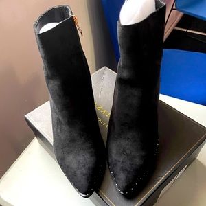 New Azalea Wang Pointed black toe booties size 9